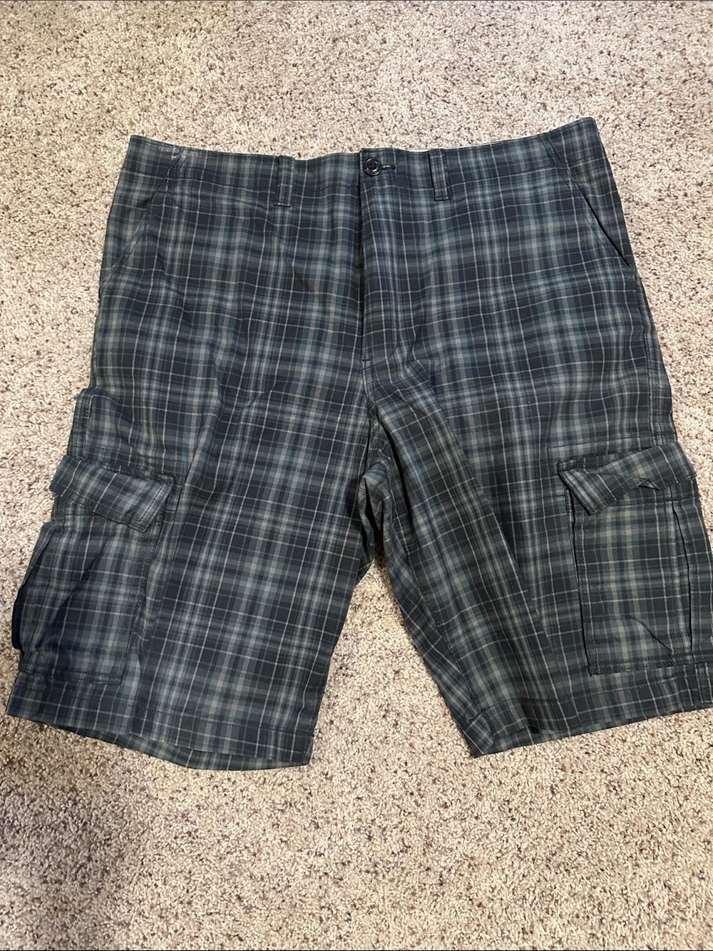 Men's Plaid Cargo Shorts in Dark Green
